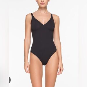 SKIMS naked plunge bodysuit Onyx L-DD NWT